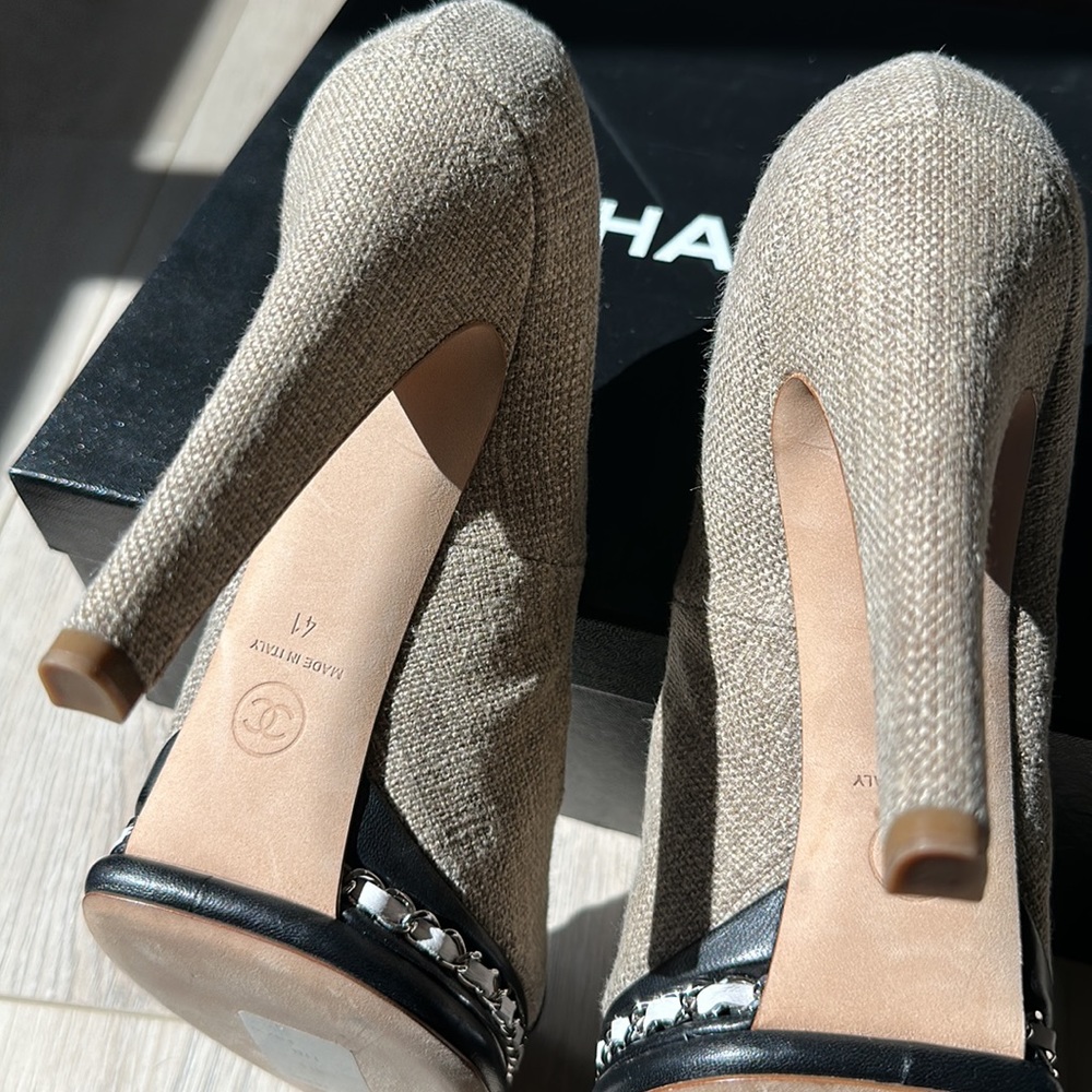 BNIB CHANEL HEELS - Picture 4 of 5